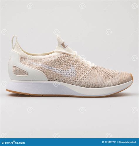 damen nike air zoom mariah flyknit racer 65613579 beige|Amazon.com: Nike Air Zoom Mariah Flyknit Racer.